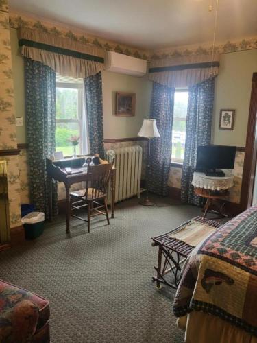 Queen Suite with Sea View