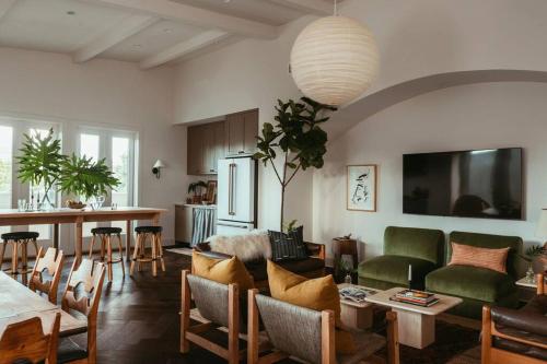 Thalia 5bd Townhome with Pool Walk to Superdome – khách sạn tại Lower Garden District