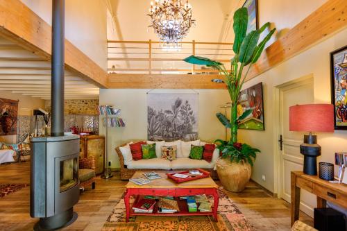 Exterior view, Maison d'hotes Les jardins Saint Eloi in Le Lonzac