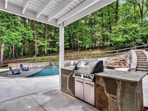 Georgia Lakeside Getaway with Private Pool - image 6