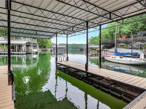 Georgia Lakeside Getaway with Private Pool - image 2