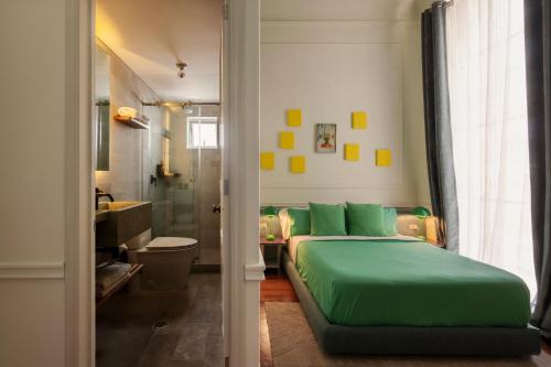 room detail thumbnail 1