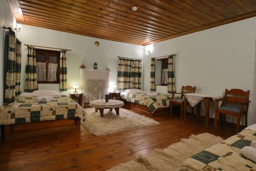 3 twin beds