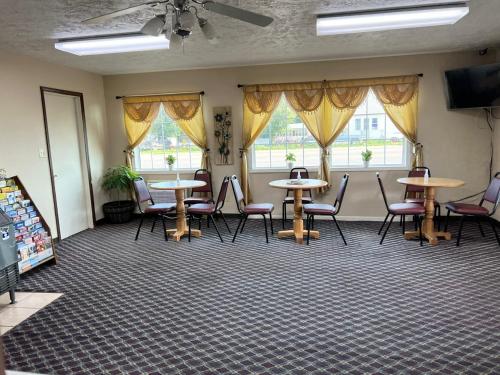 Economy Inn McCook - image 11