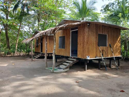 Camping Babsita-TIPI und Hütten und Stellplätze für Zelt und Camper direkt am Meer und See (Camping Babsita-TIPI und Hutten und Stellplatze fur Zelt und Camper direkt am Meer und See) in קחויטה