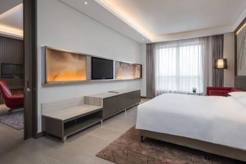 Executive Suite image 3