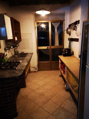 Pinnettu sardo cerca su Google casa di campagna in ecosistema insetti e animaletti simpatici in condivisione, stanza matrimoniale senza finestra, Leggere attentamente Prima di prenotare