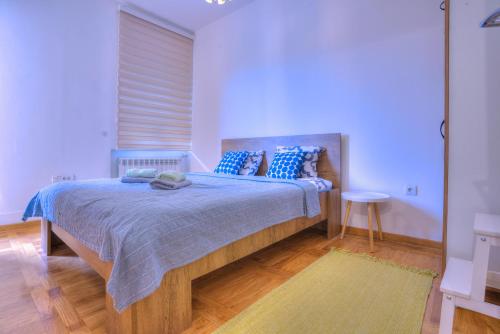 One-Bedroom Apartment image 2