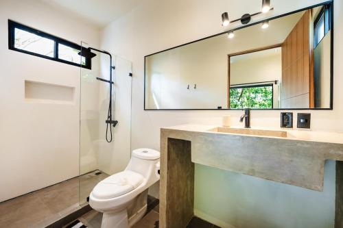 Beach-Walkable Oasis with Pool