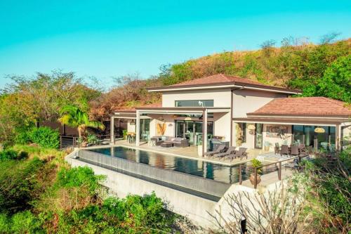 Infinity Edge Pool Oceanview 4 BR 4BA in 布拉希利托