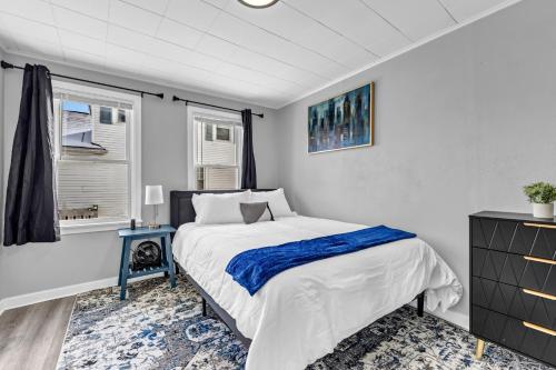 Free Parking and Prime Location! in Hamburg, USA