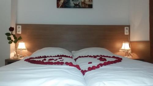 Apartment Hotel am Sand 24H Self Check-in - Tap to explore photos