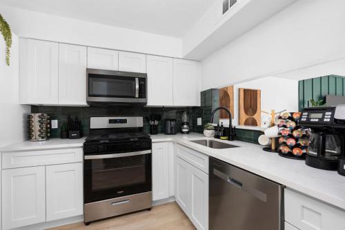 MCM Condo by SoCo,SoLa with patio in Austin, USA