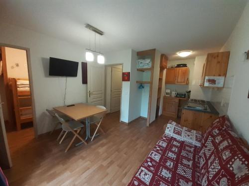 Confortable Studio-Cabine à Valfréjus avec Wifi et Animaux admis - FR-1-561-127