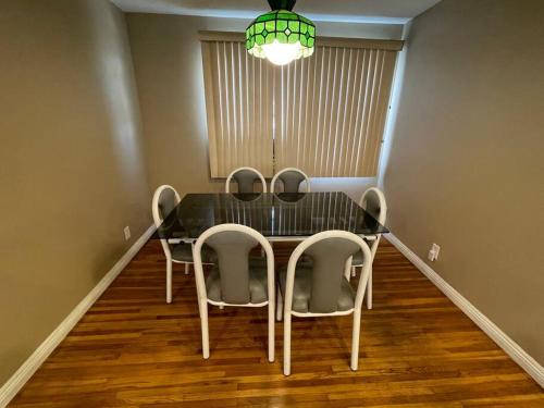 Entire Urban House Getaway Newly Remodeled thumb 4