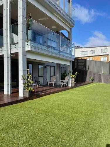 Modern and Private guest house in east auckland in Golflands