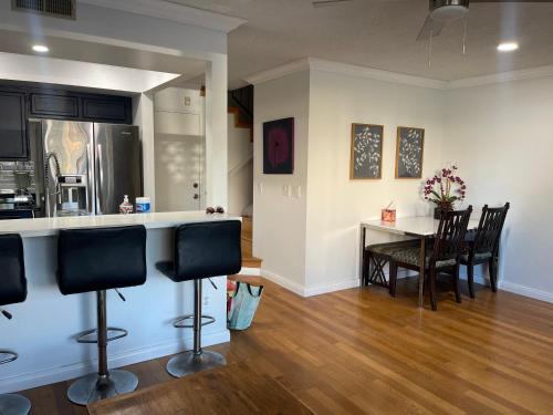 Central LA GATED Community 4 beds home in Commerce, USA