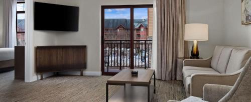 Great Smokies Lodge Sevierville by HelloVacay – Sevierville, TN
