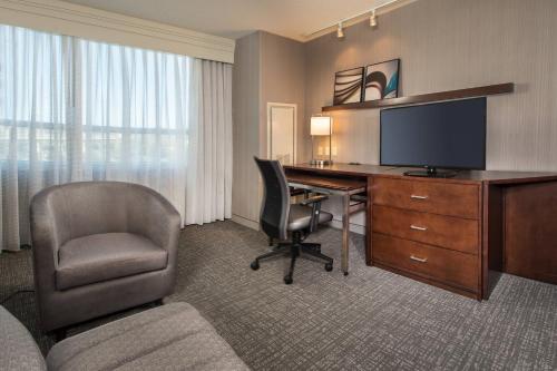 Courtyard by Marriott Washington DC/U.S. Capitol - image 2