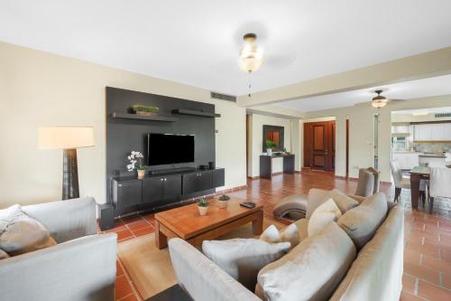 Family Villa Oleana Waterviews Oceanfront with water and generator in Vega Alta