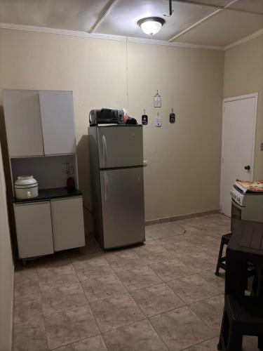 Kitchen, Hostal Casa Luna in Santa Ana