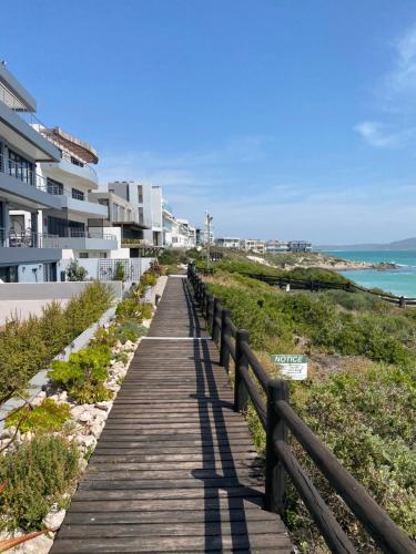 Barefoot at Calypso Beach, Langebaan (fotografie 3)