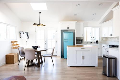 Walk to Beach,Downtown, Modern 2BD Condo! Patio in Huntington Beach, USA