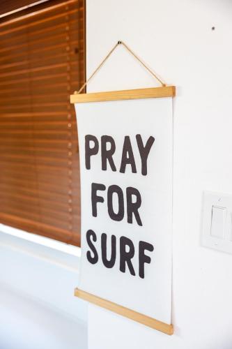 Walk to Beach,Downtown, Modern 2BD Condo! Patio