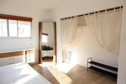 Walk to Beach,Downtown, Modern 2BD Condo! Patio in Huntington Beach, USA