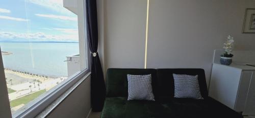 One-Bedroom Apartment image 2