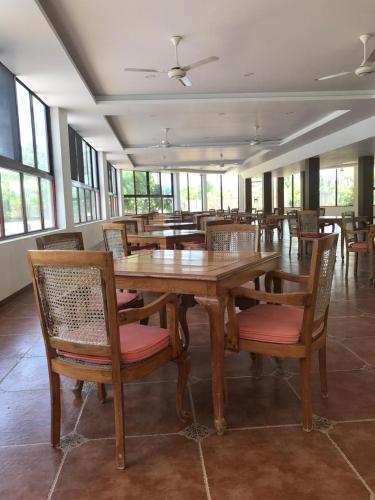 Restaurant, Capital Wind Beach Cabanas in Kalpitiya