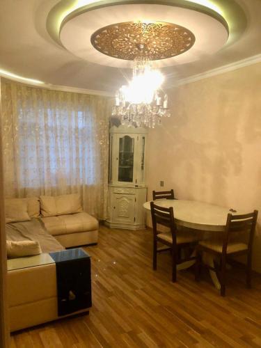 Baku Khalqlar Metro Apartment