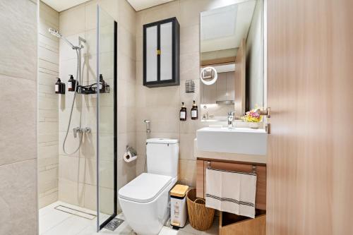 Lovely Apt Near The Burj with Pool, Gym & BBQ Area, Dubai (Foto 9)