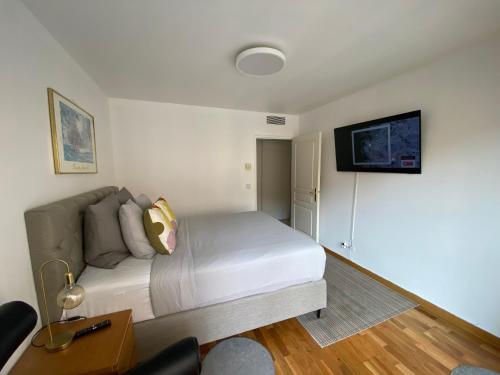 Le Grand Palais de la Méditerranée - Luxury 2BR in Hyatt Residence Direct Beach Access Promenade des Anglais - Top Choice In Nice - image 2
