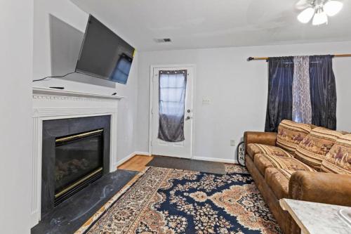 IAD area Apartment with garage parking and Patio in backyard in Sterling, USA