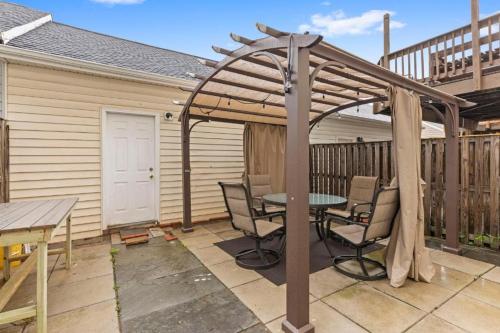 IAD area Apartment with garage parking and Patio in backyard in Sterling, USA