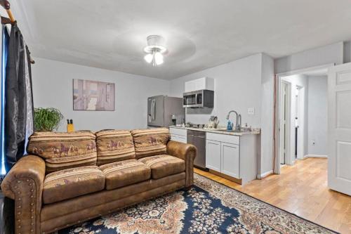 IAD area Apartment with garage parking and Patio in backyard in Sterling, USA