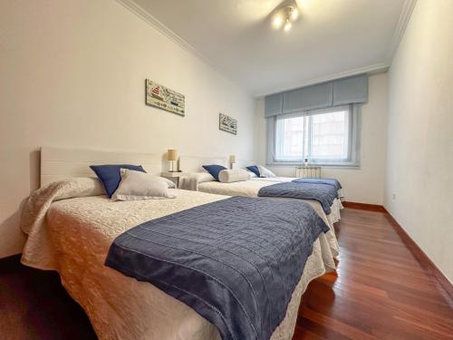 Apartamento completo, amplio, muy iluminado y con plaza de garaje incluida.