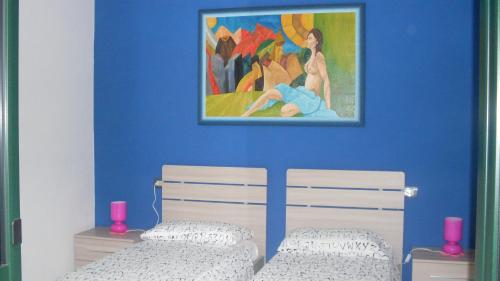 2 twin beds