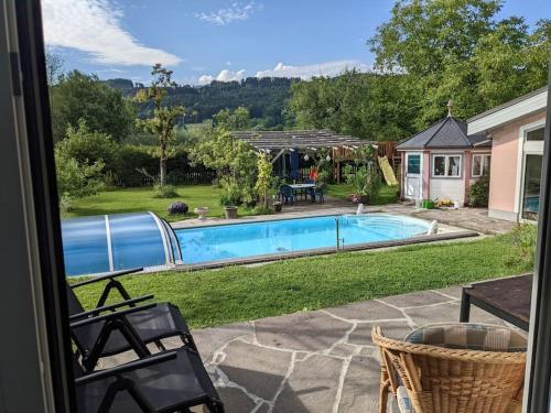 Schöne Wohnung mit Terrasse, Garten und-Pool in Thalgau, Österreich