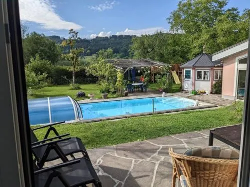 Schöne Wohnung mit Terrasse, Garten und-Pool in Thalgau, Österreich