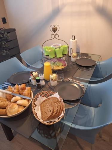 Food and beverages, B&B om de hoek in Oostburg