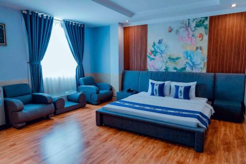 Deluxe Double Room with Balcony image 10