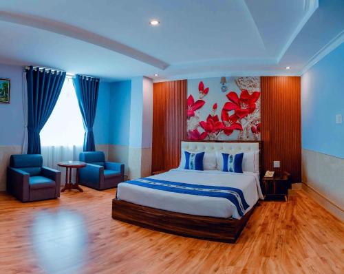 Deluxe Double Room with Balcony image 5