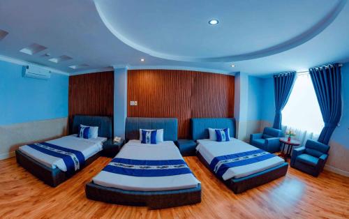 Deluxe Triple Room image 2