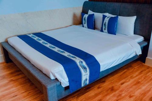 Superior Double Room image 6