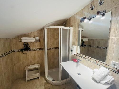 2 twin beds