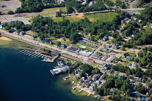 Half Moon Motel & Cottages