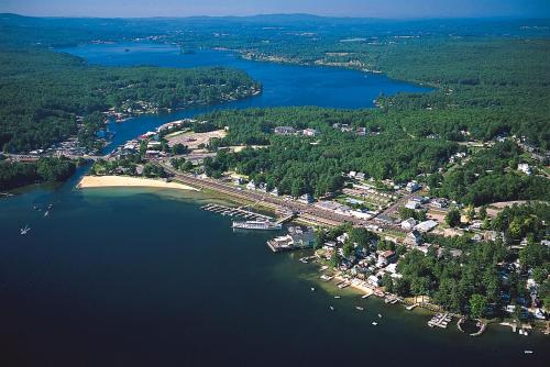 Half Moon Motel & Cottages