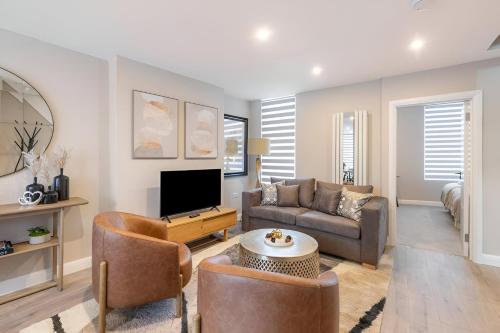 Earthy Elegance Stylish 4BR for Urban Escapes, Londýn